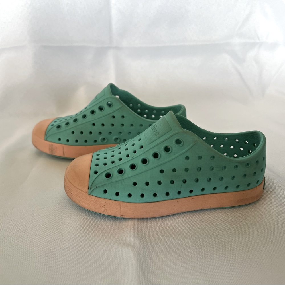 Native Jefferson shoes children size 9